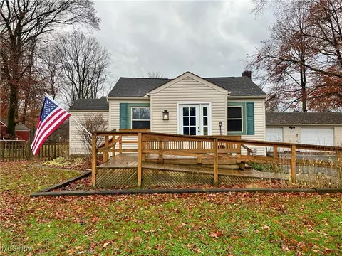 5589 Middletown Rd E, New Middletown, OH 44442