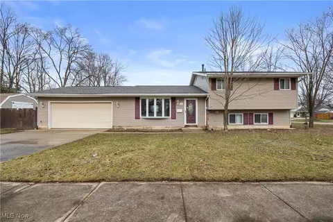 165 Meadow Dr, Elyria, OH 44035