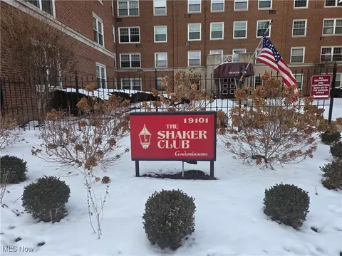 19101 Van Aken Blvd #424, Shaker Heights, OH 44122