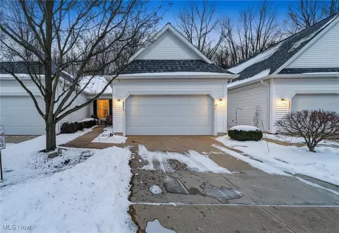 6873 Savannah Dr, North Ridgeville, OH 44039