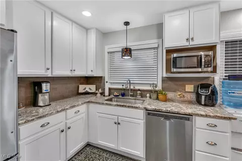 227 Wolcott Dr, Boardman, OH 44512 photo 8