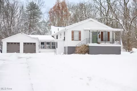 2054 Maplewood Rd, Stow, OH 44224