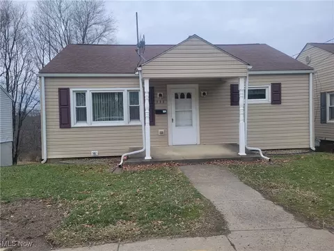 333 St Clair Ave, Cadiz, OH 43907