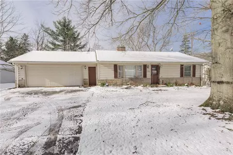339 North St, Chagrin Falls, OH 44022