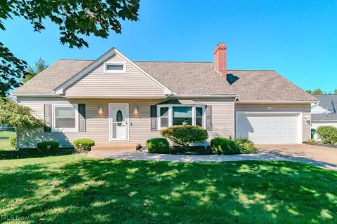 2250 Pine Ridge Dr, Wickliffe, OH 44092