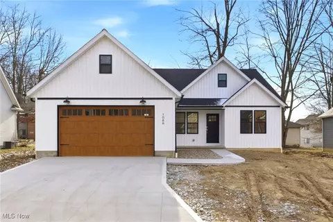 1086 Saint Andrews, Akron, OH 44312
