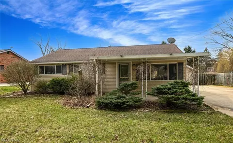 1922 Edgewood Dr, Twinsburg, OH 44087