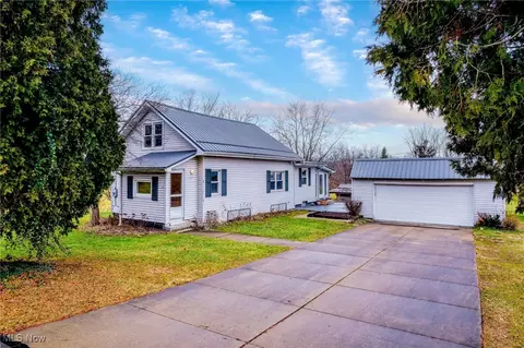 1499 King Dr, Uniontown, OH 44685