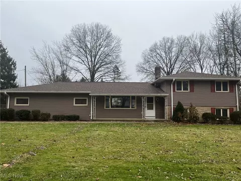 9152 Fosdick Rd, Valley View, OH 44125