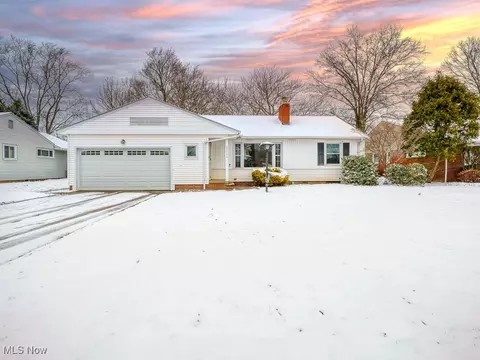 22370 Bartlett Dr, Rocky River, OH 44116