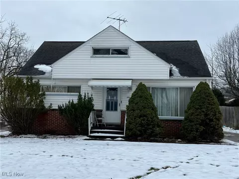 14818 Reddington Ave, Maple Heights, OH 44137