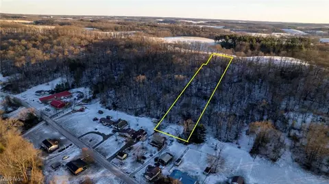 1425 Cassingham Hollow Dr, Coshocton, OH 43812
