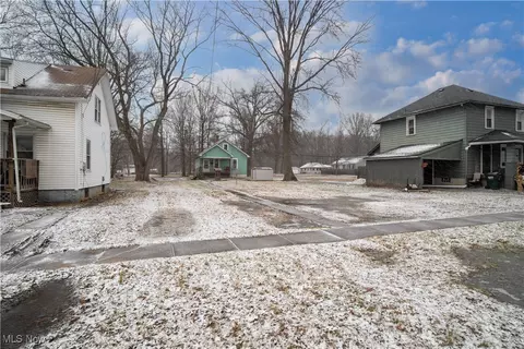 455 E Ohio Ave, Sebring, OH 44672 photo 3