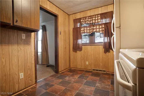 455 E Ohio Ave, Sebring, OH 44672 photo 8