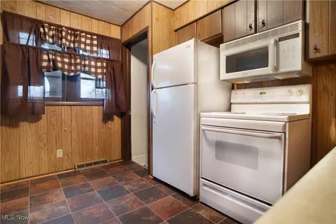 455 E Ohio Ave, Sebring, OH 44672 photo 6