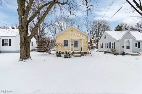 202 Ohio Ave, Wadsworth, OH 44281