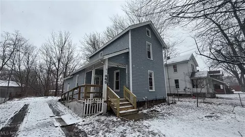 988 E Avenue Ave SE, Warren, OH 44484