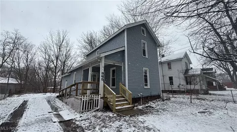 988 E Avenue Ave SE, Warren, OH 44484