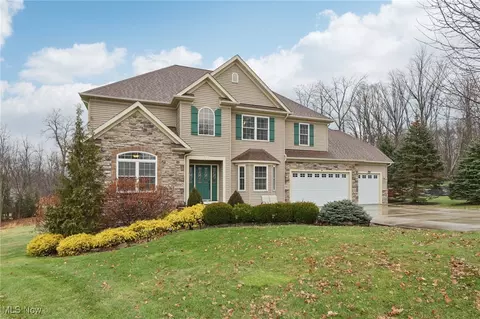 8060 Rainbow Dr, Concord, OH 44077