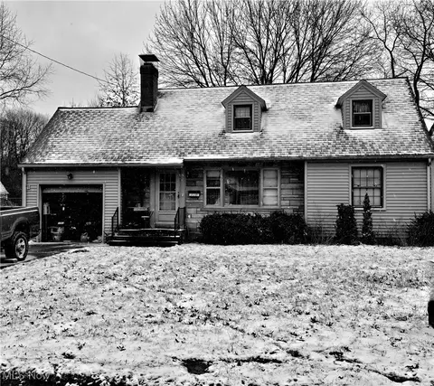 3209 Hermosa Dr, Youngstown, OH 44511