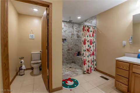 Bath - 2896 Alliance Rd, Rootstown, OH 44272 photo 3 of 4