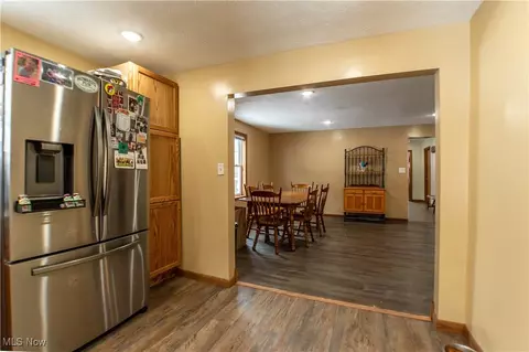 Entry Way - 2896 Alliance Rd, Rootstown, OH 44272 photo 2 of 4