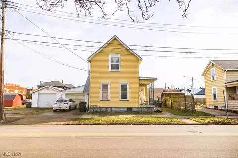 210 W 4th St, Dover, OH 44622