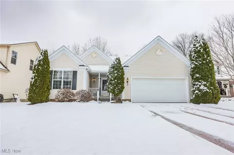 1137 Eaton Dr, Akron, OH 44312