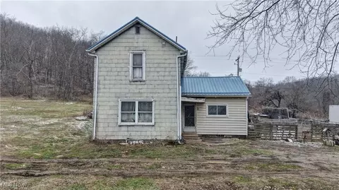 4980 Beagle Club Rd SW, Newcomerstown, OH 43832