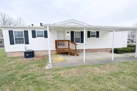 178 D St SW, Navarre, OH 44662