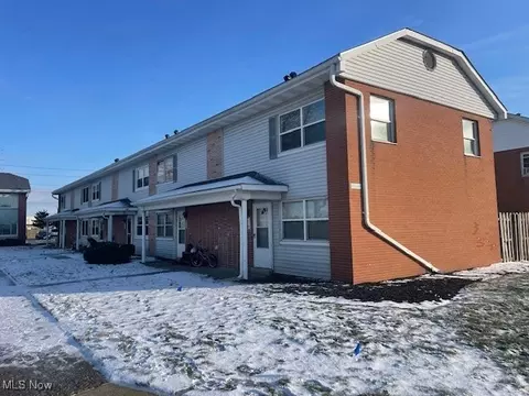 219 Buckeye Cir, Columbus, OH 43217