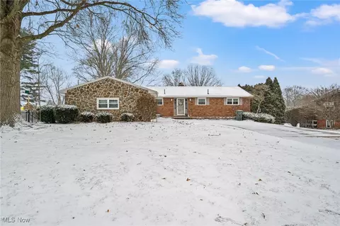 2685 Chaucer Dr NE, Canton, OH 44721