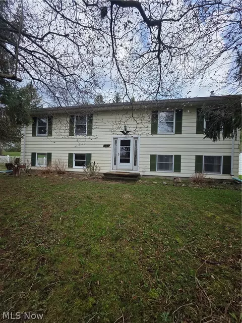 1267 Knickerbocker Cir, Ashtabula, OH 44004