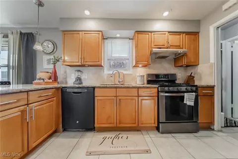 3203 Hetzel Dr, Parma, OH 44134 photo 6