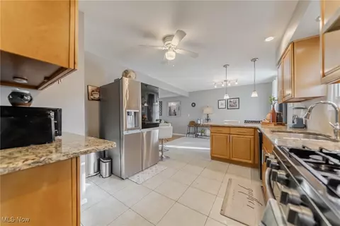 3203 Hetzel Dr, Parma, OH 44134 photo 5