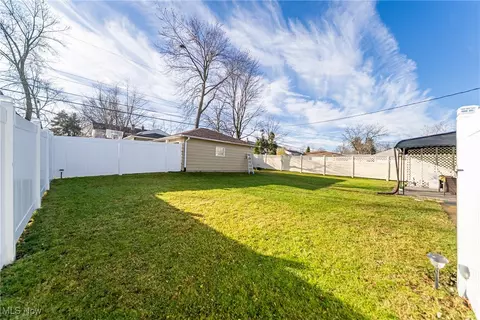3203 Hetzel Dr, Parma, OH 44134 photo 19