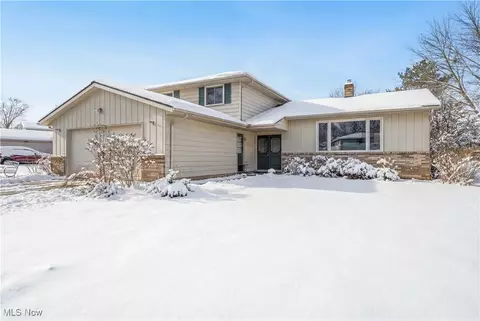 32936 N Roundhead Dr, Solon, OH 44139
