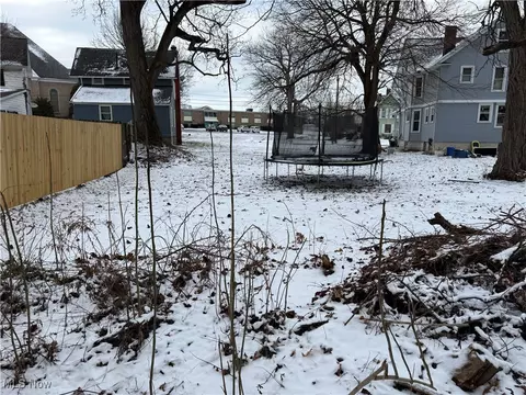 Exterior - 4211 Park Ave, Ashtabula, OH 44004 photo 3 of 4