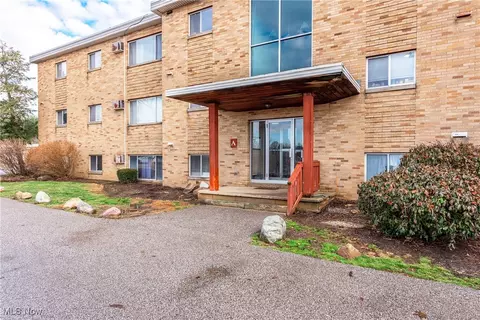 5200 Royalton Rd #12A, North Royalton, OH 44133