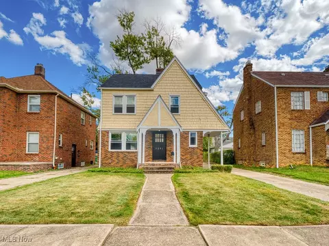 5231 Philip Ave, Maple Heights, OH 44137 photo 2