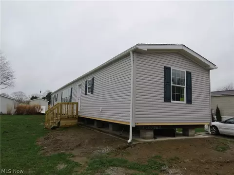 2665 Eagle Point Dr, Madison, OH 44057