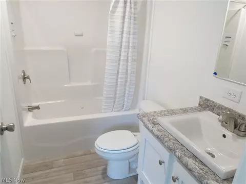Bath - 2665 Eagle Point Dr, Madison, OH 44057 photo 1 of 2