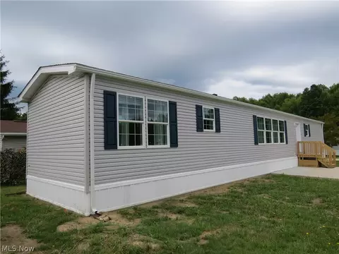 2665 Eagle Point Dr, Madison, OH 44057