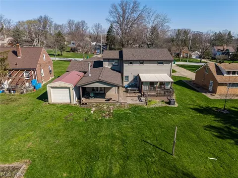 View/Area - 490 Mapleview Dr, Seven Hills, OH 44131 photo 2 of 5