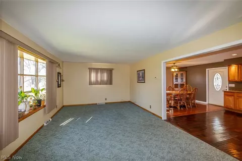 Living - 490 Mapleview Dr, Seven Hills, OH 44131 photo 1 of 5