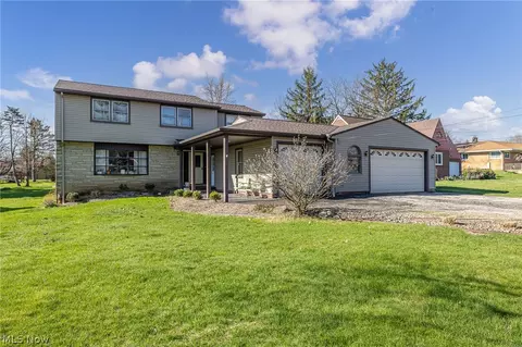 Exterior - 490 Mapleview Dr, Seven Hills, OH 44131 photo 2 of 6