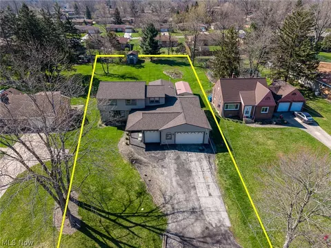 View/Area - 490 Mapleview Dr, Seven Hills, OH 44131 photo 4 of 5
