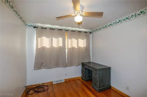 Bedroom - 490 Mapleview Dr, Seven Hills, OH 44131 photo 7 of 10