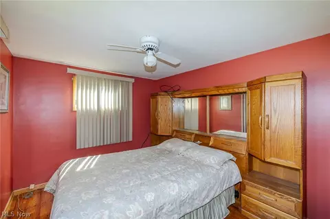Bedroom - 490 Mapleview Dr, Seven Hills, OH 44131 photo 9 of 10