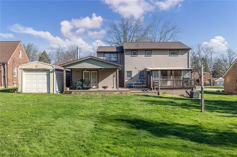 Exterior - 490 Mapleview Dr, Seven Hills, OH 44131 photo 5 of 6